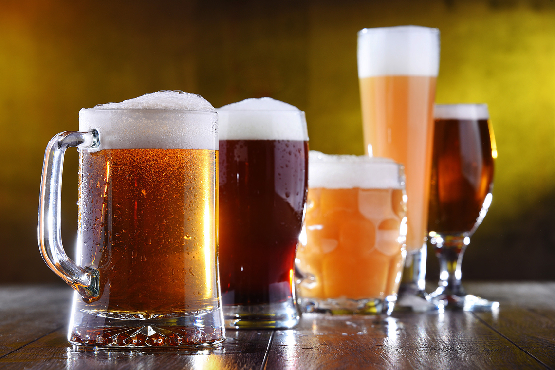 5種類のビールが並べられた画像